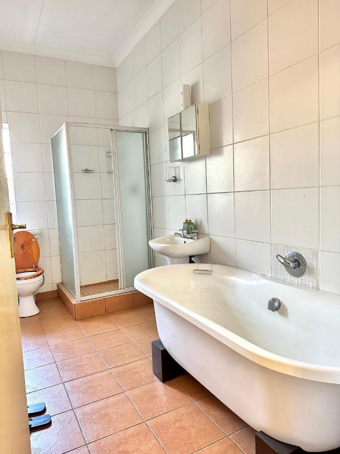 Blue Lantern Bed And Breakfast Kempton Park Exterior foto