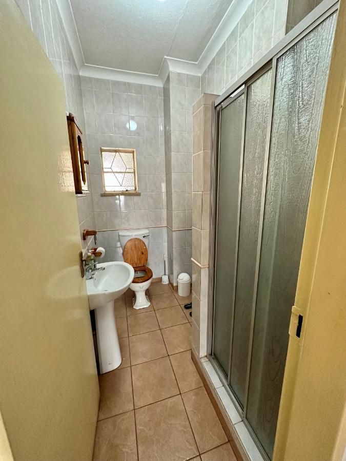 Blue Lantern Bed And Breakfast Kempton Park Exterior foto