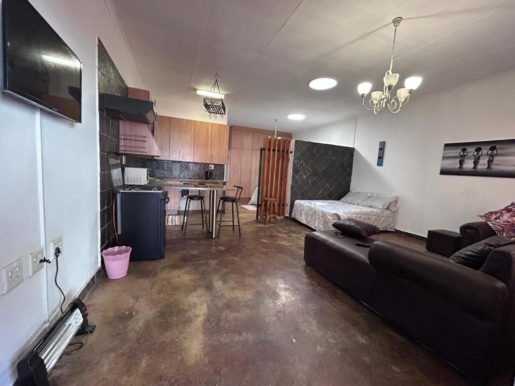 Blue Lantern Bed And Breakfast Kempton Park Exterior foto