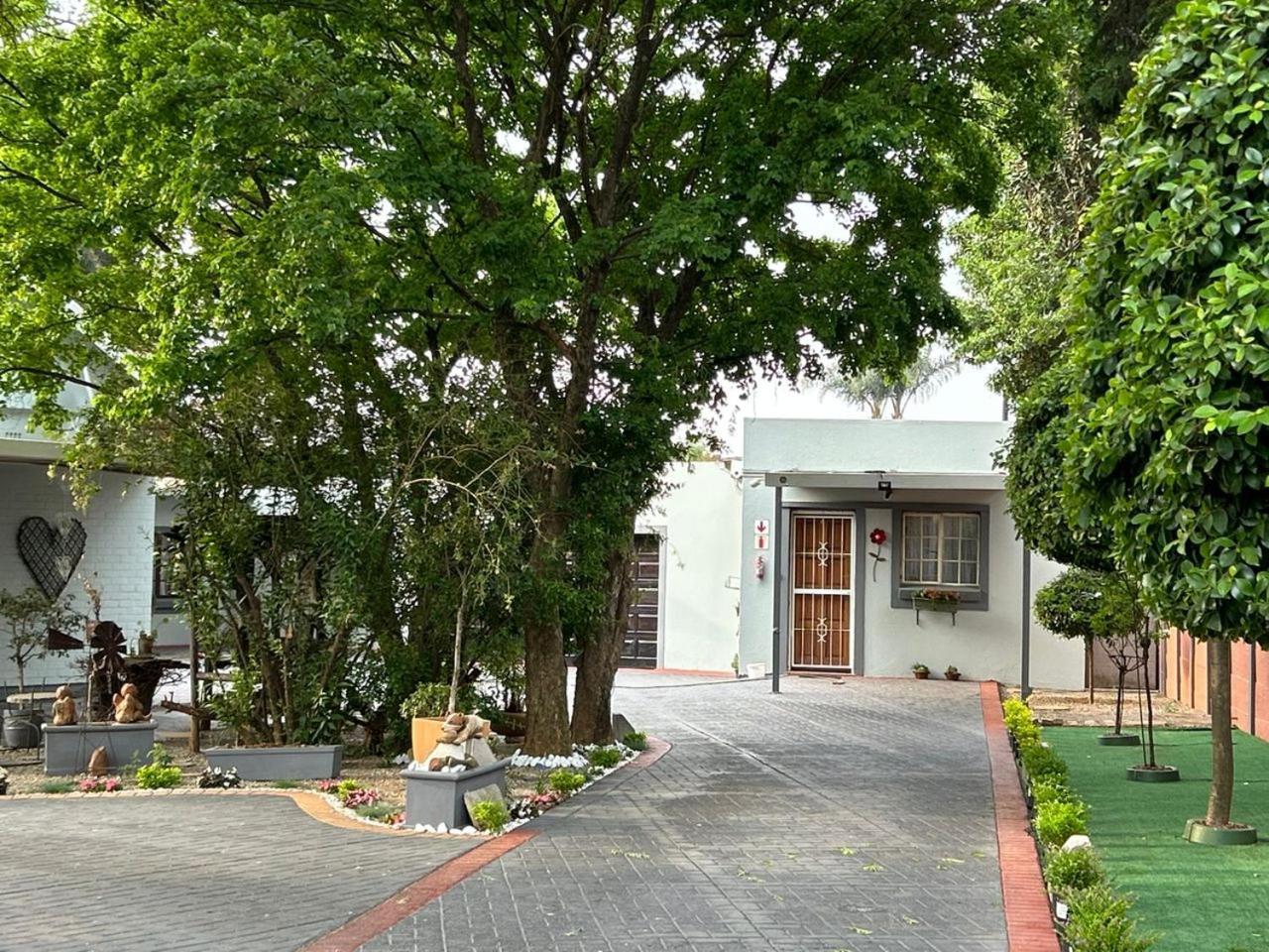 Blue Lantern Bed And Breakfast Kempton Park Exterior foto